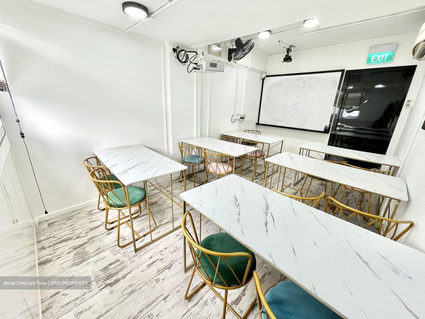 709 ANG MO KIO AVENUE 8 (D20), Shop House #494571631